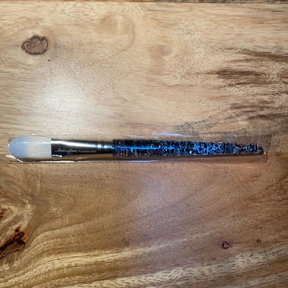 SLMISSGLAM | Flat Foundation makeup brush B12